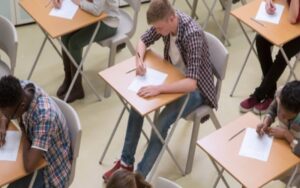 Lee más sobre el artículo Y si enseñamos a hacer exámenes.